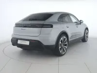 Usata Porsche Macan 197 CV (144 kW) 2025 Argento dolomite metallizzato SUV