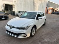Usata VW Golf VIII Life 131 CV (96 kW) 2022 Bianco Berlina