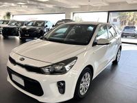 Usata Kia Rio Active 84 CV (61 kW) 2018 Grigio Berlina