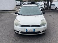 Usata Ford Fiesta 68 CV (50 kW) 2003 Bianco Utilitaria
