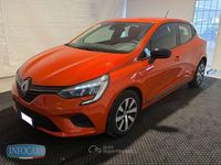 Usata Renault Clio V Equilibre 65 CV (47 kW) 2023 Orange metallizzato Berlina