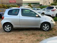Usata Toyota Yaris 65 CV (47 kW) 2005 Grigio Berlina