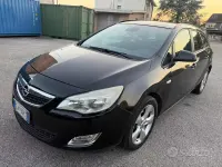 Usata Opel Astra Cosmo 110 CV (80 kW) 2011 Nero Station wagon