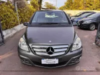 Usata Mercedes B180 Premium 109 CV (80 kW) 2010 Grigio Monovolume