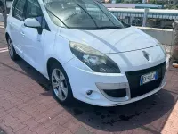 Usata Renault Scénic 110 CV (80 kW) 2011 Bianco Monovolume