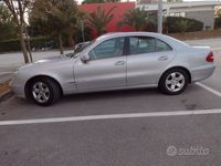 Usata Mercedes E270 Elegance 177 CV (130 kW) 2002 Argento Berlina