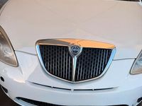 Usata Lancia Ypsilon 60 CV (44 kW) 2011 Bianco Utilitaria