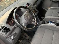 Begagnad VW Touran 105 HK (77 kW) 2010 Svart Minibuss