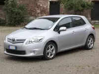 Usata Toyota Auris 90 CV (66 kW) 2010 Argento Utilitaria
