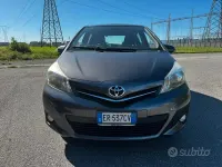 Usata Toyota Yaris Lounge 69 CV (50 kW) 2013 Grigio Utilitaria