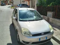 Usata Ford Fiesta 90 CV (66 kW) 2005 Grigio Utilitaria