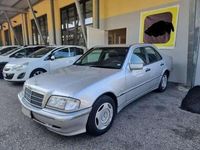 Usata Mercedes C180 Classic 122 CV (89 kW) 1998 Argento Berlina