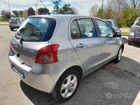 Usata Toyota Yaris Sol 69 CV (50 kW) 2005 Grigio Berlina
