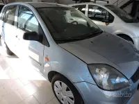 Usata Ford Fiesta 68 CV (50 kW) 2006 Blu Utilitaria
