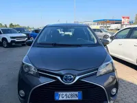 Usata Toyota Yaris Hybrid Style 73 CV (53 kW) 2016 Grigio Berlina