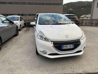 Usata Peugeot 208 Allure 68 CV (50 kW) 2014 Bianco Utilitaria
