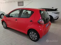 Usata Toyota Aygo 69 CV (50 kW) 2014 Rosso Utilitaria