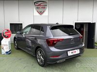 Usata VW Polo R-line 95 CV (69 kW) 2022 Grigio Utilitaria