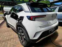 Usata Opel Mokka-e Elegance 100 kW (136 CV) 2022 Bianco SUV