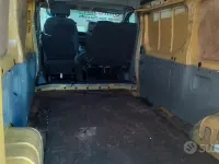 Begagnad Renault Trafic 135 HK (99 kW) 2006 Vit Minibuss