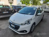 Usata Peugeot 208 Allure 82 CV (60 kW) 2016 Bianco Utilitaria