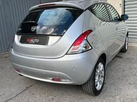 Usata Lancia Ypsilon Gold 69 CV (50 kW) 2016 Grigio Utilitaria