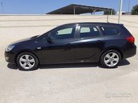Usata Opel Astra 110 CV (80 kW) 2012 Nero Station wagon