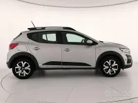 Usata Dacia Sandero Comfort 101 CV (74 kW) 2022 Argento Berlina