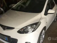 Usata Mazda 2 68 CV (50 kW) 2008 Bianco Utilitaria