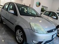 Usata Ford Fiesta Ghia 75 CV (55 kW) 2006 Argento Utilitaria
