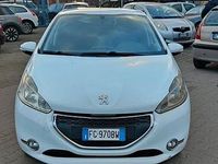 Usata Peugeot 208 Active 68 CV (50 kW) 2014 Bianco Utilitaria