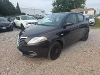 Usata Lancia Ypsilon Platinum 69 CV (50 kW) 2013 Viola Utilitaria