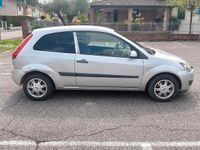 Usata Ford Fiesta 75 CV (55 kW) 2006 Grigio Utilitaria