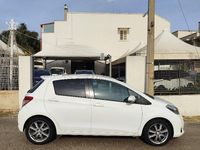 Usata Toyota Yaris Lounge 99 CV (72 kW) 2012 Bianco Utilitaria