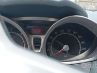 Usata Ford Fiesta 70 CV (51 kW) 2011 Bianco Utilitaria