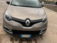 Usado Renault Captur Iconic 90 CV (66 kW) 2016 Marrón SUV