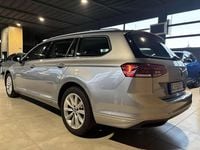 Usata VW Passat 122 CV (89 kW) 2022 Grigio Station wagon