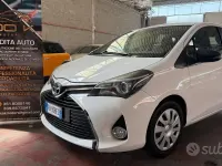 Usata Toyota Yaris Lounge 69 CV (50 kW) 2015 Bianco Utilitaria