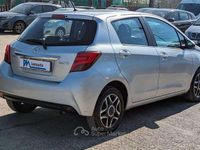 Usata Toyota Yaris 90 CV (66 kW) 2015 Grigio Utilitaria