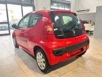 Usata Peugeot 107 68 CV (50 kW) 2009 Rosso Utilitaria