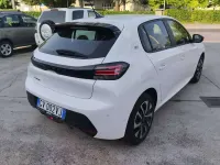 Usata Peugeot 208 Active 56 kW (77 CV) 2024 Bianco banchisa Utilitaria