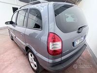 Usata Opel Zafira 96 CV (70 kW) 2005 Grigio Monovolume