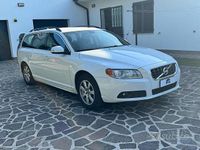 Usata Volvo V70 Momentum 231 CV (169 kW) 2010 Bianco Station wagon