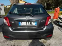 Usata Toyota Yaris Active 69 CV (50 kW) 2012 Grigio Utilitaria