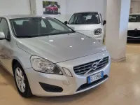 Usata Volvo S60 Momentum 163 CV (119 kW) 2012 Argento Berlina