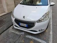 Usata Peugeot 208 Access 68 CV (50 kW) 2015 Bianco Utilitaria