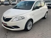 Usata Lancia Ypsilon 69 CV (50 kW) 2015 Bianco Utilitaria