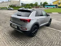Usata VW T-Roc Life 110 CV (80 kW) 2023 Pyrit silver metallizzato SUV