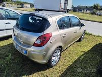 Usata Opel Corsa 80 CV (58 kW) 2009 Oro Berlina