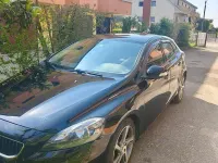 Usata Volvo V40 120 CV (88 kW) 2017 Nero Berlina